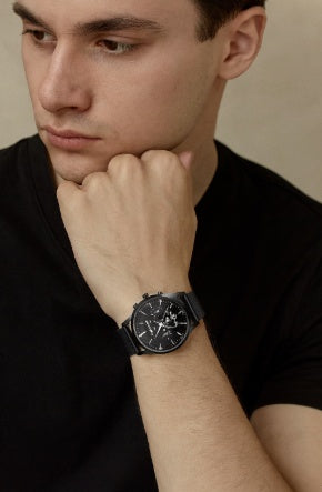All-Matching Elegant Ultra-Thin Quartz Watch for a High-End Style